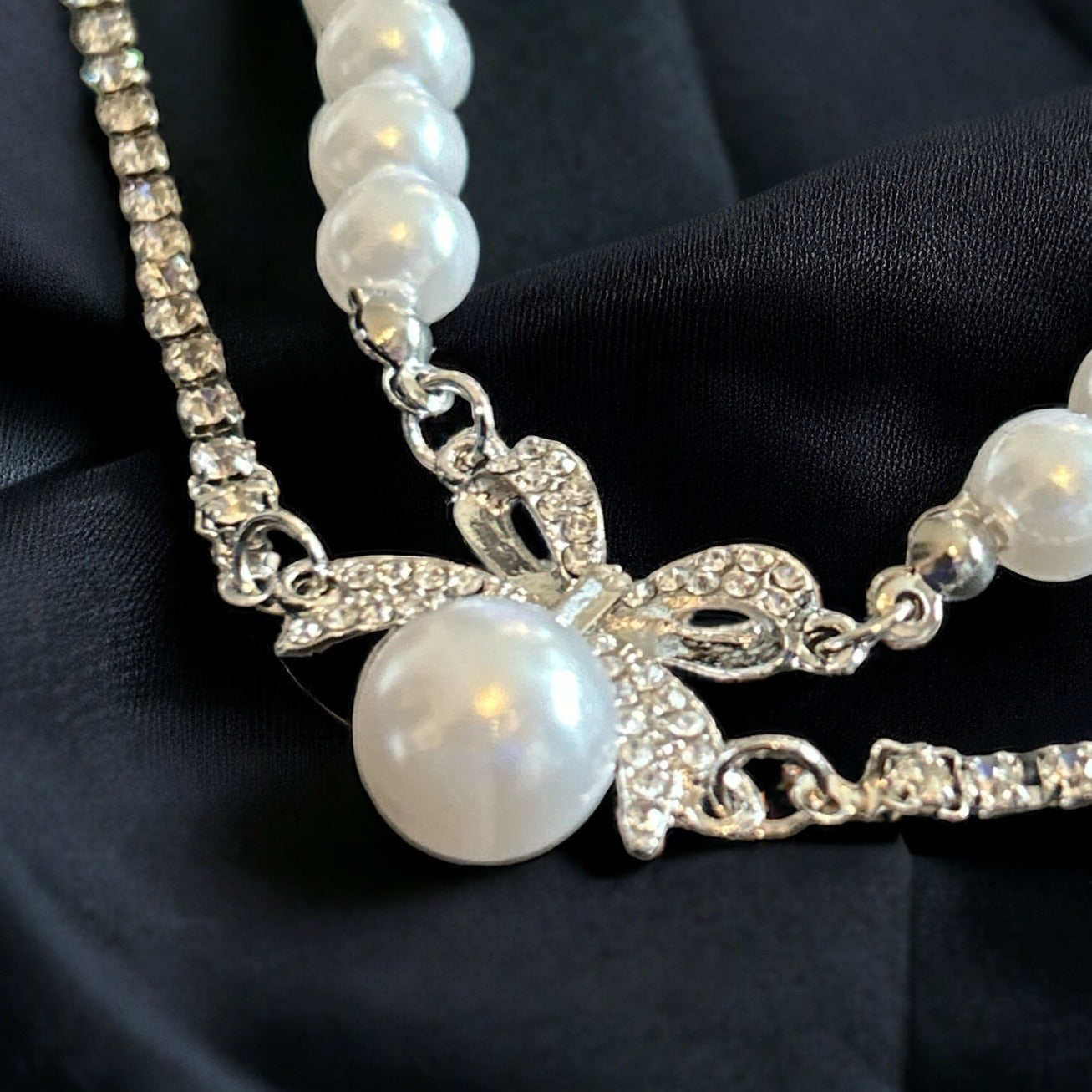 Pearl necklace w/bow